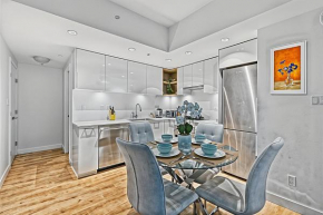 Modern Two Bedroom Townhouse Steps from Yaletown Amenities